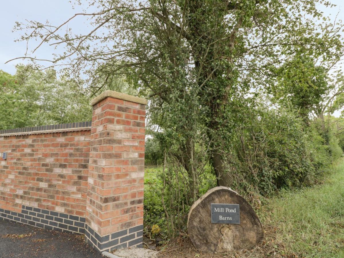The Barn Villa Redditch Exterior photo